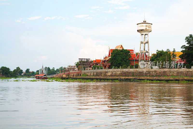 潮Praya和Wat Phanan Choeng